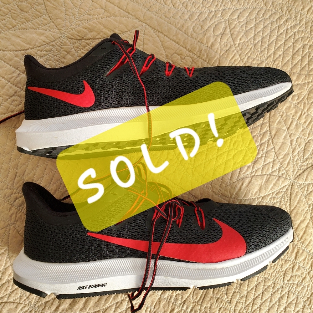 Nike "Quest" men's running shoes